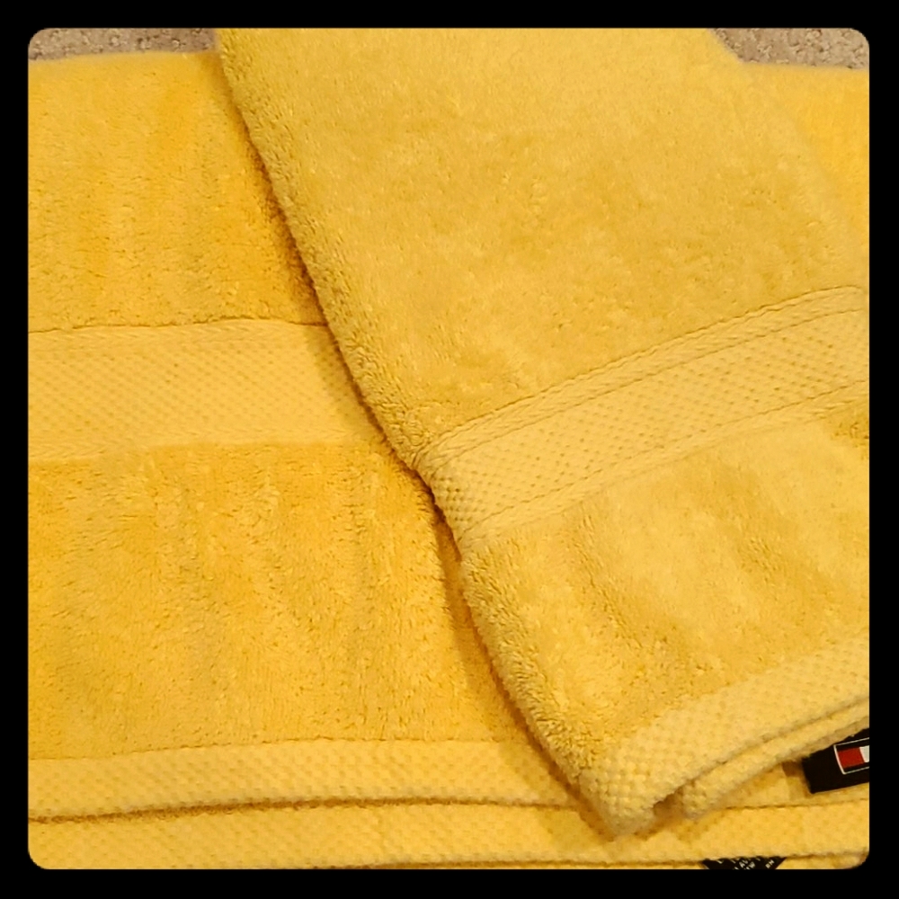 Tommy Hilfiger Yello Towels